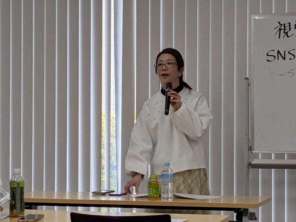 講師の粟津先生の写真